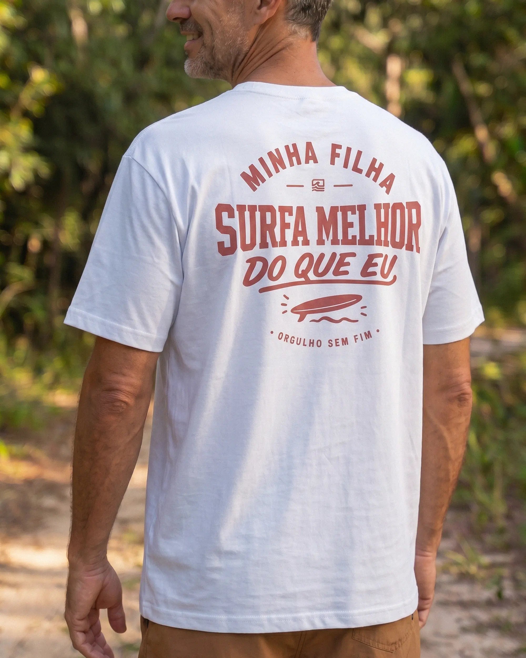 MinhaFilhaSurfa-branco-costas_lifestyle