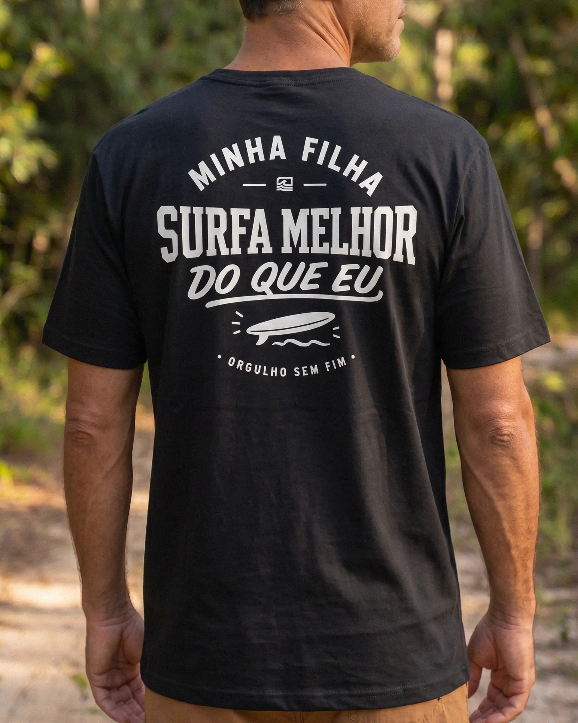 MinhaFilhaSurfa-preto-costas_lifestyle