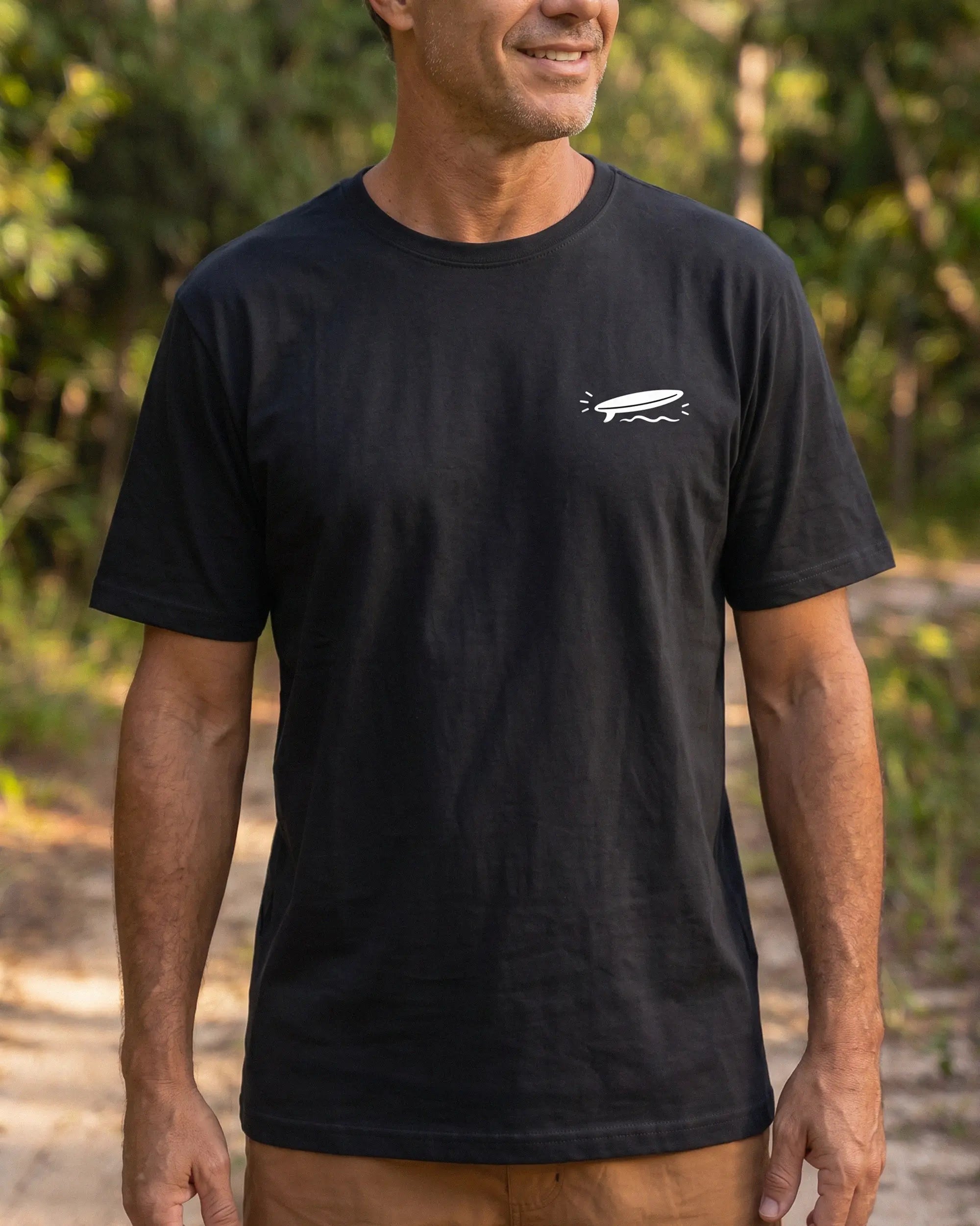 MinhaFilhaSurfa-preto-frente_lifestyle