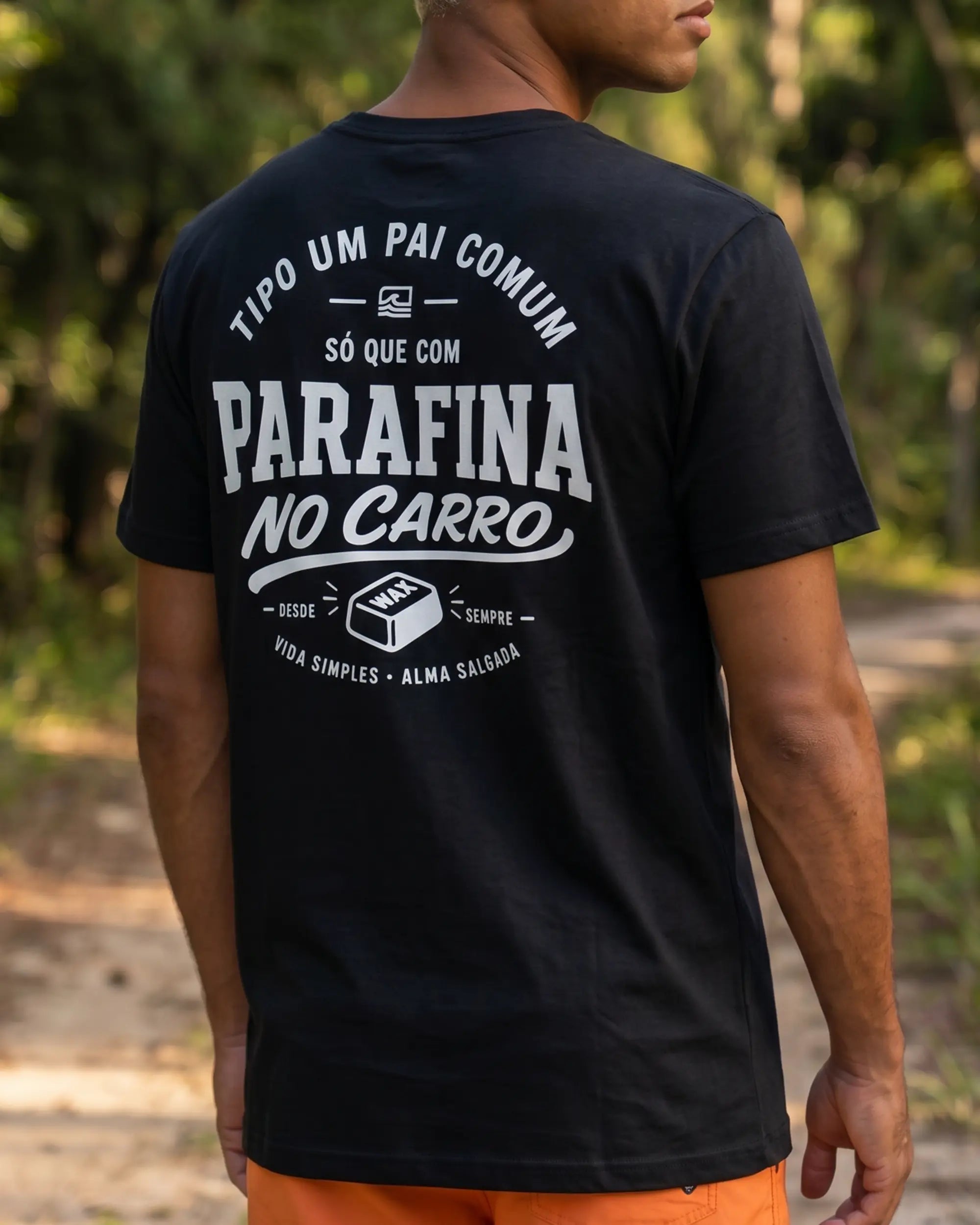 PaiParafina-preto-costas_lifestyle