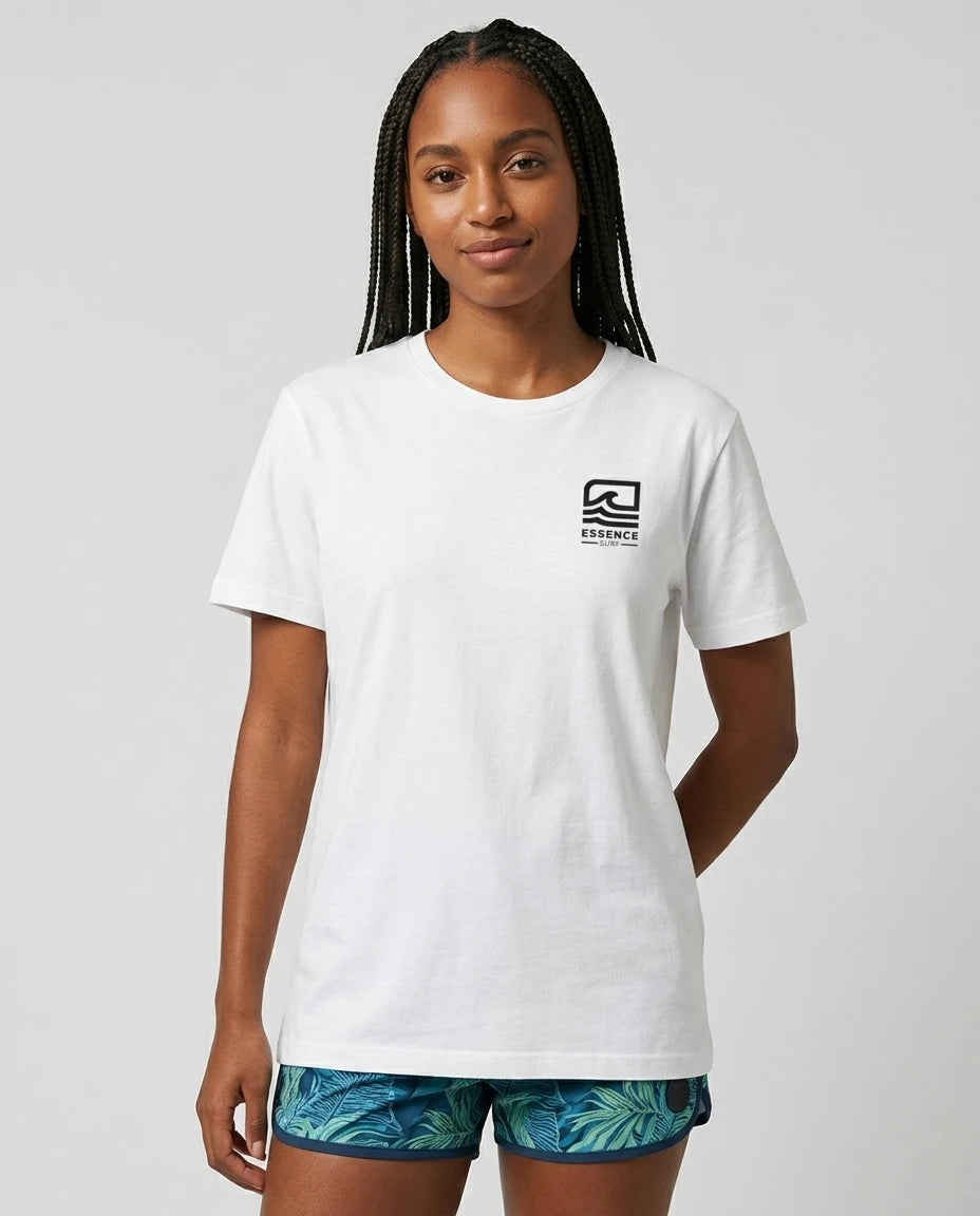 essence-surf-logotipo-lateral-peito-branco-modelo-frente_feminino