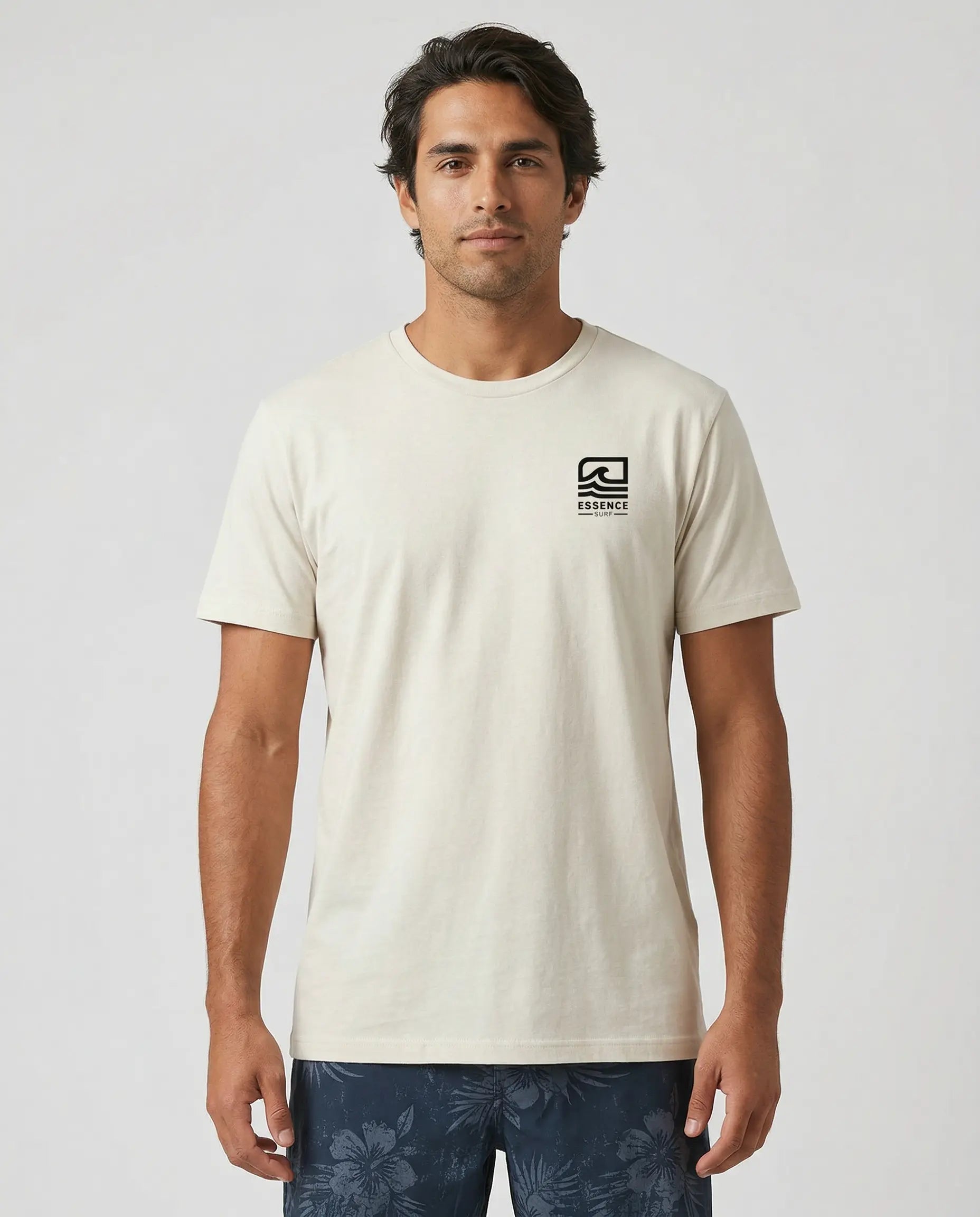 essence-surf-logotipo-lateral-peito-offwhite-modelo-frente_masculino