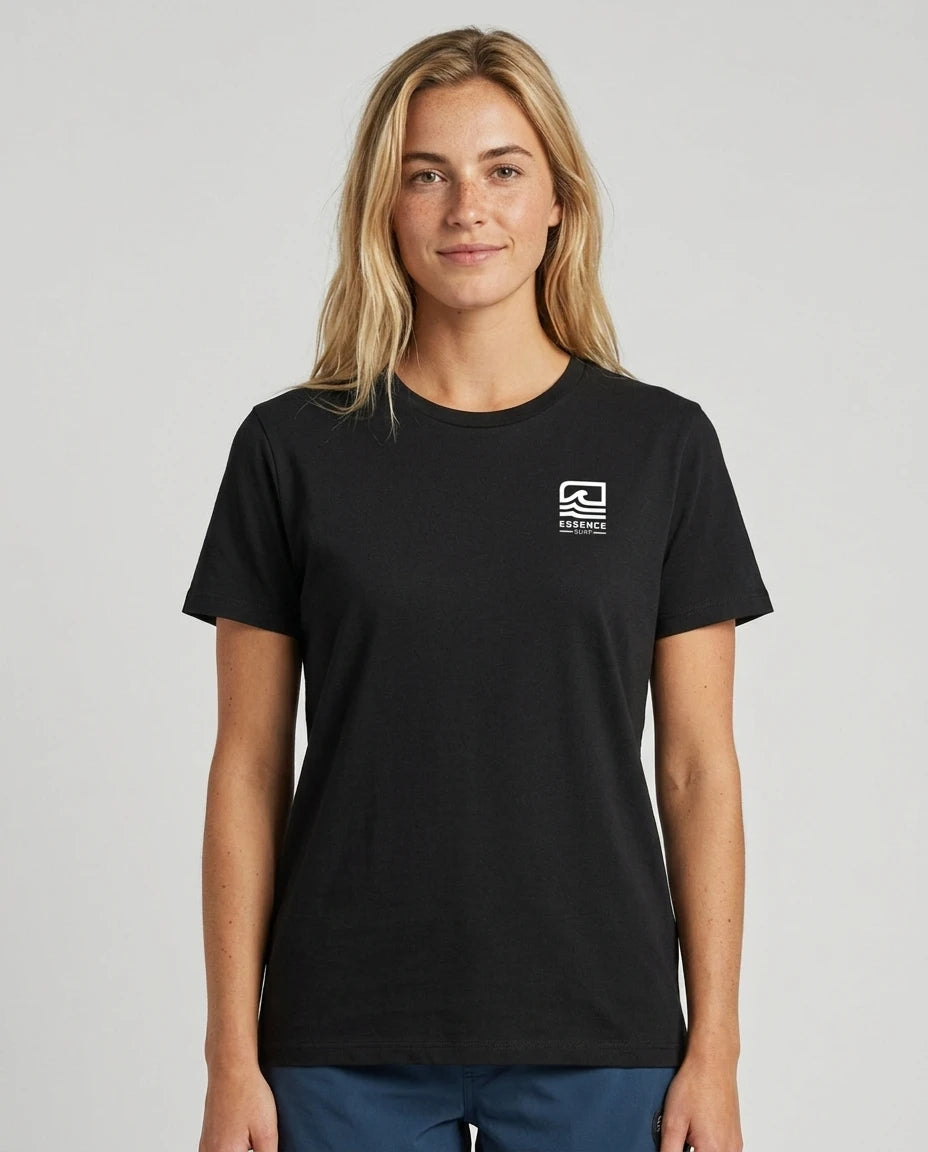 essence-surf-logotipo-lateral-peito-preto-modelo-frente_feminino