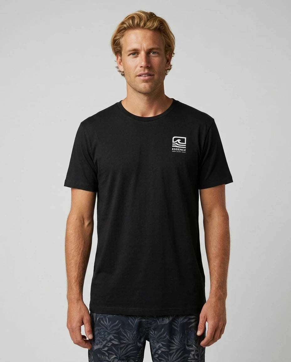 essence-surf-logotipo-lateral-peito-preto-modelo-frente_masculino