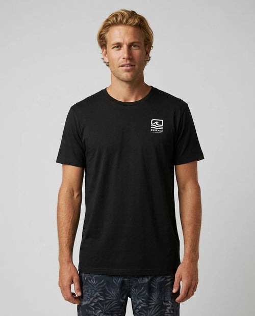 essence-surf-logotipo-lateral-peito-preto-modelo-frente_masculino