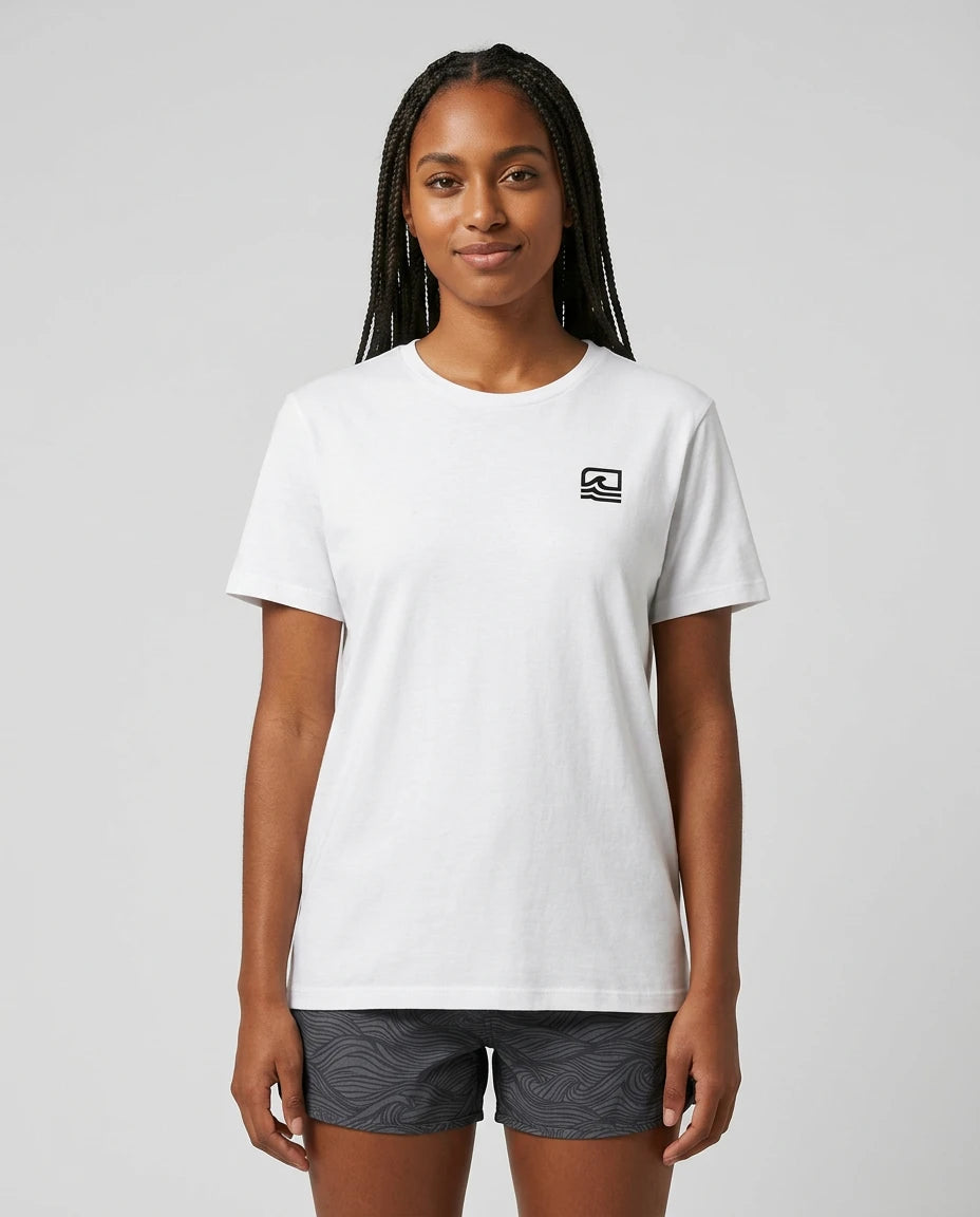 essence-surf-simbolo-lateral-peito-branco-modelo-frente_feminino