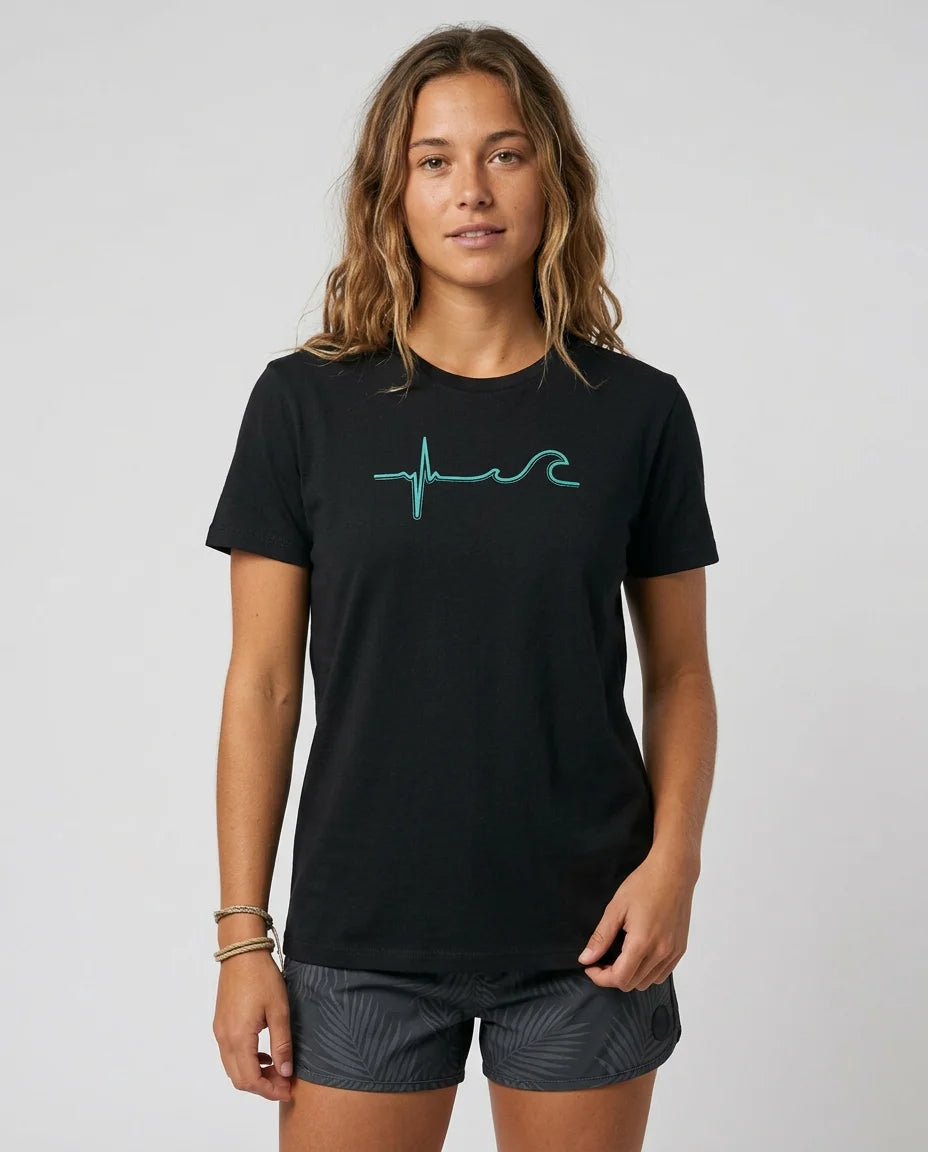 ritmo-ondas-preto-frente-modelo-feminino