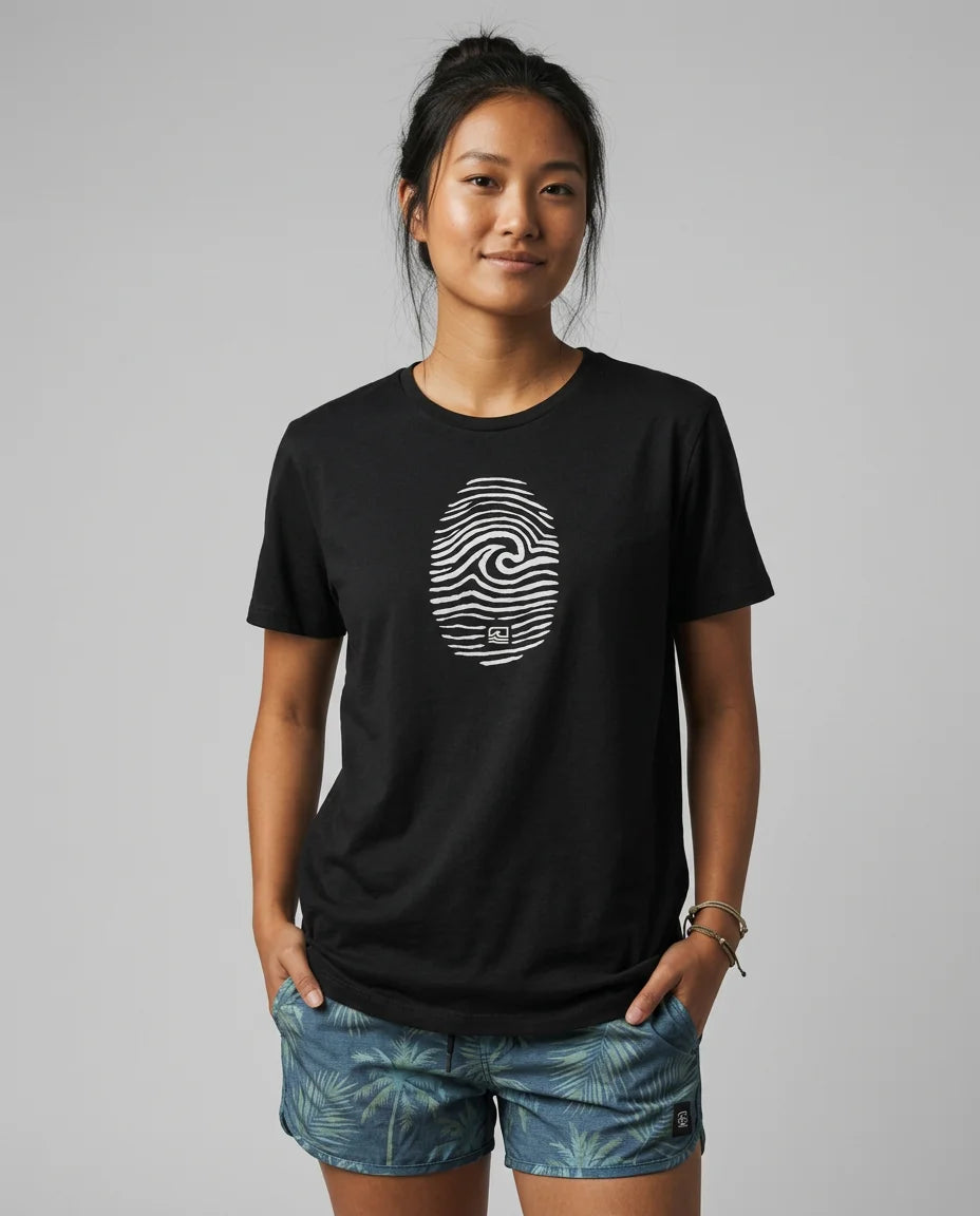 surf-ID-preto-frente-modelo-feminino