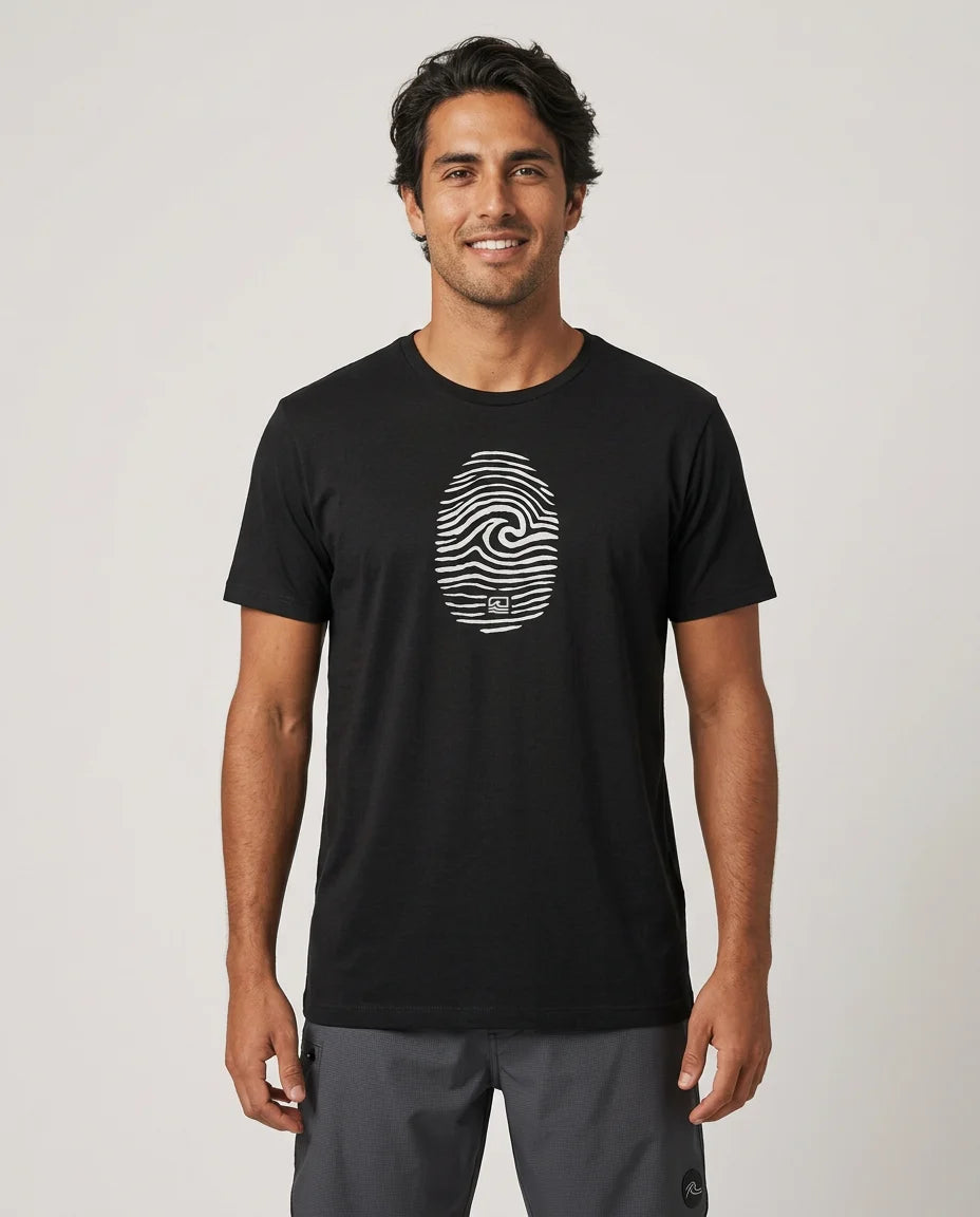surf-ID-preto-frente-modelo-masculino